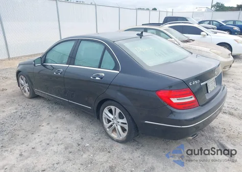 2013 Mercedes-Benz C 250 Luxury z USA, uszkodzony, nr VIN WDDGF4HB7DA785133